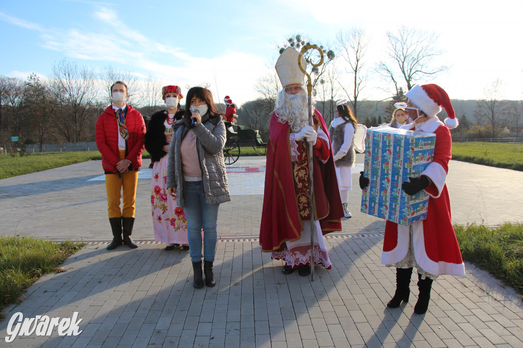 5620 pierników, kolędy pod szpitalem i św. Mikołaj w bryczce