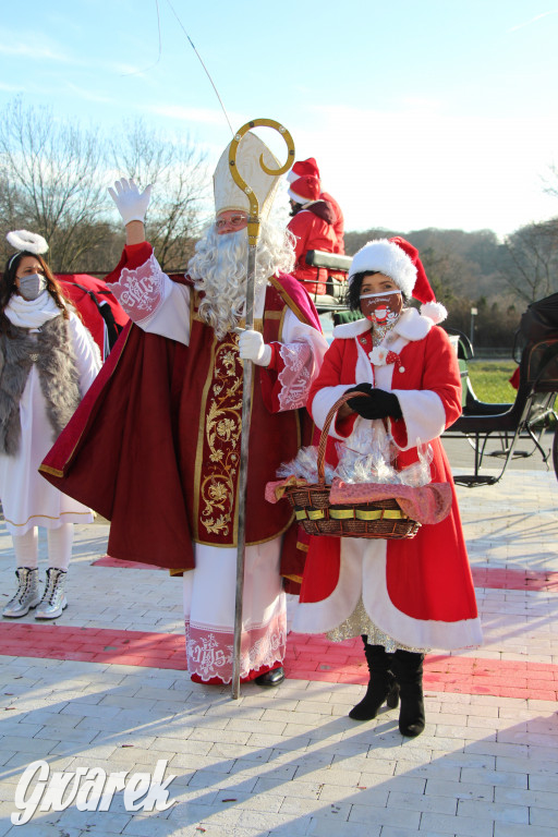 5620 pierników, kolędy pod szpitalem i św. Mikołaj w bryczce