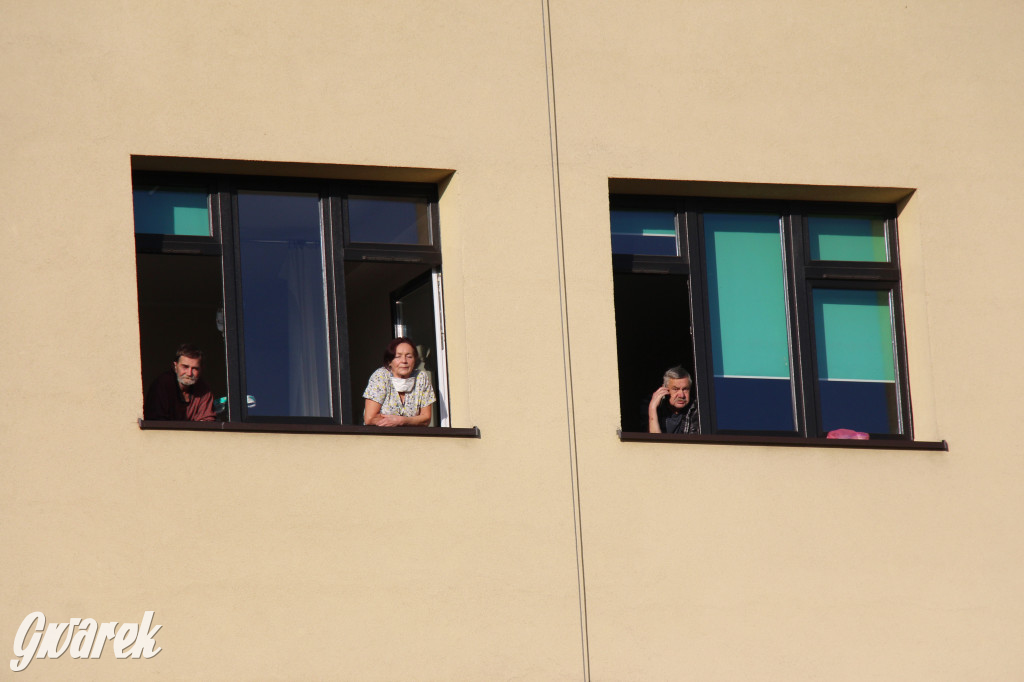 5620 pierników, kolędy pod szpitalem i św. Mikołaj w bryczce