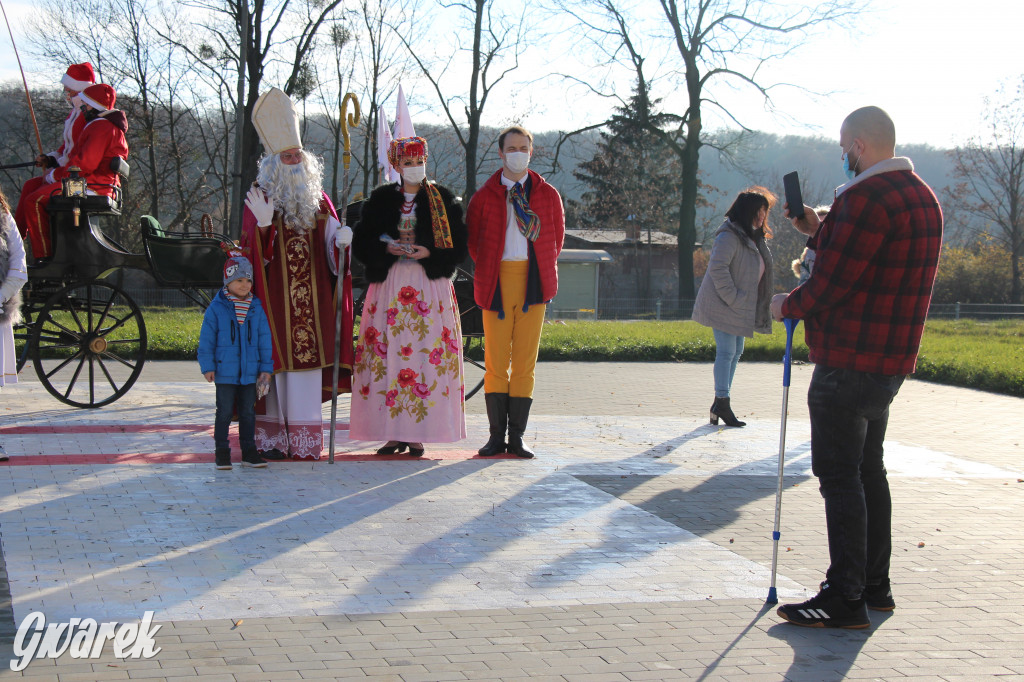 5620 pierników, kolędy pod szpitalem i św. Mikołaj w bryczce