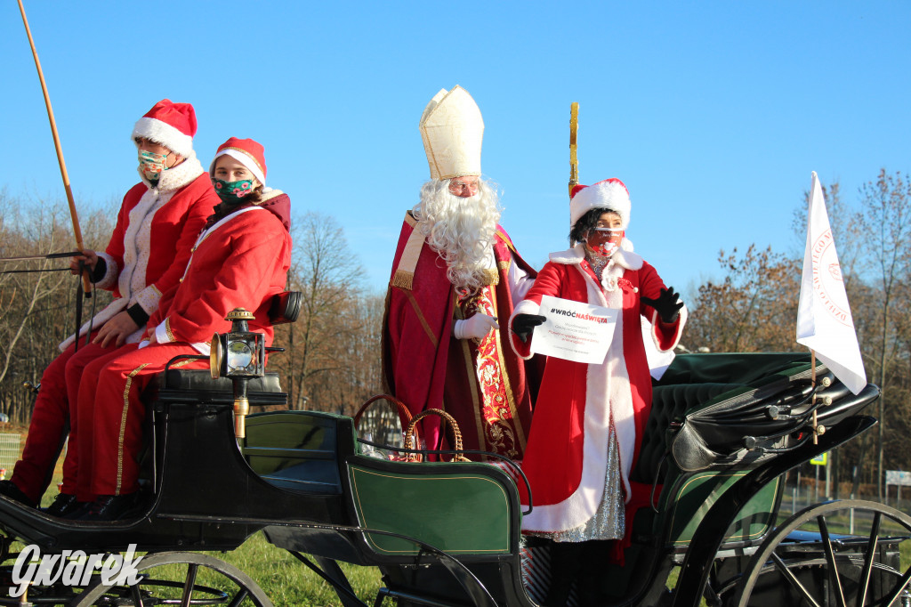 5620 pierników, kolędy pod szpitalem i św. Mikołaj w bryczce