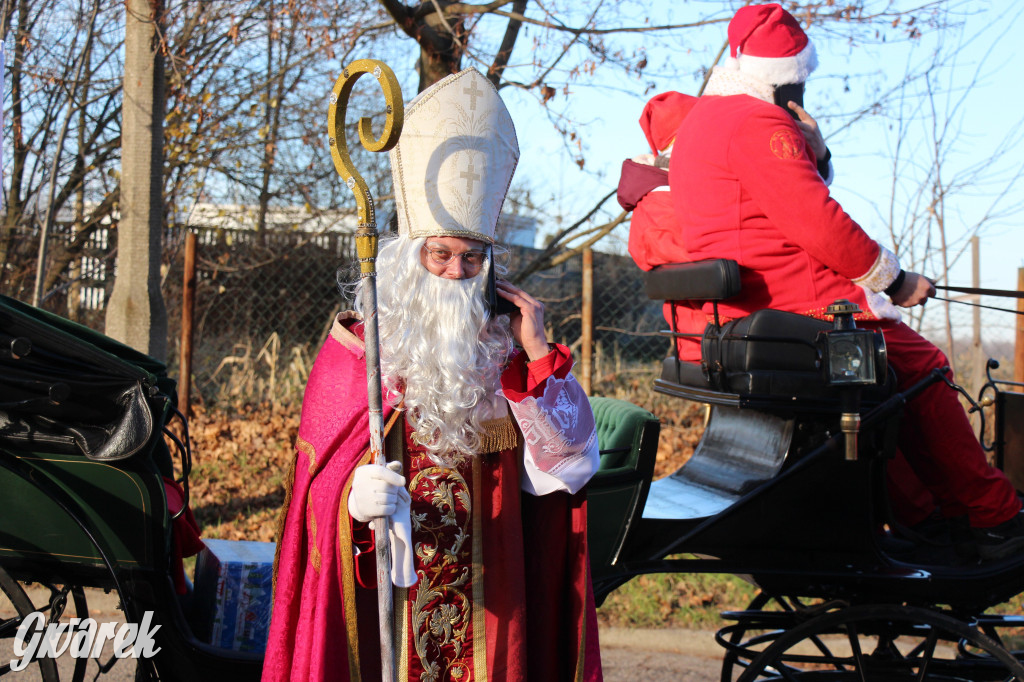 5620 pierników, kolędy pod szpitalem i św. Mikołaj w bryczce