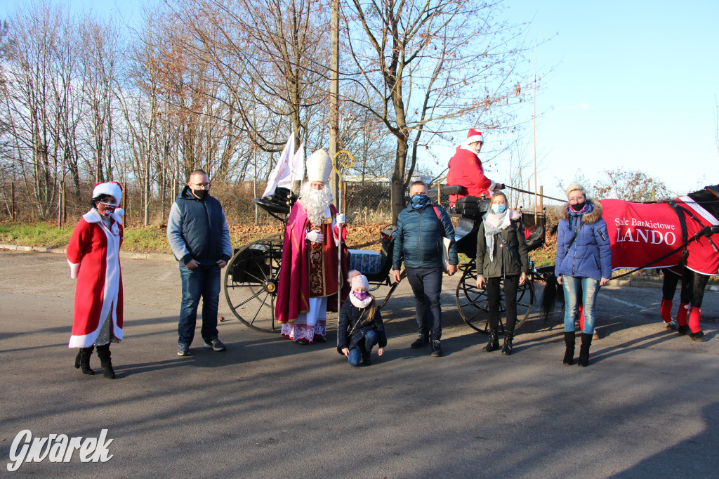 5620 pierników, kolędy pod szpitalem i św. Mikołaj w bryczce