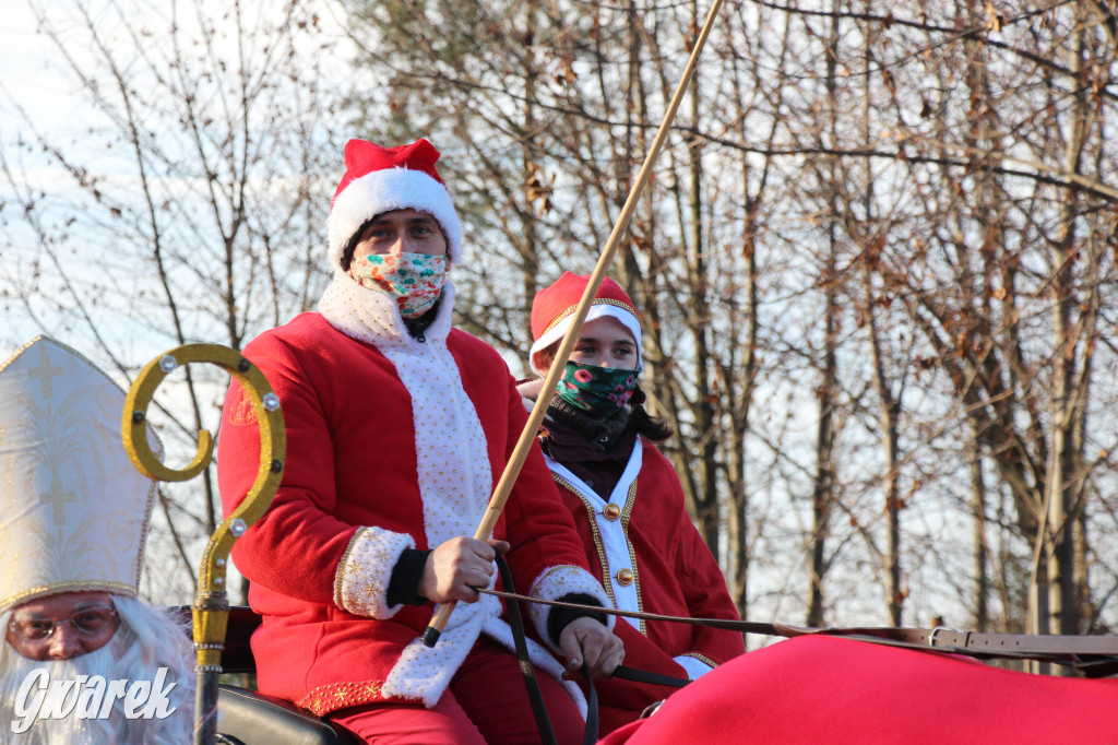 5620 pierników, kolędy pod szpitalem i św. Mikołaj w bryczce
