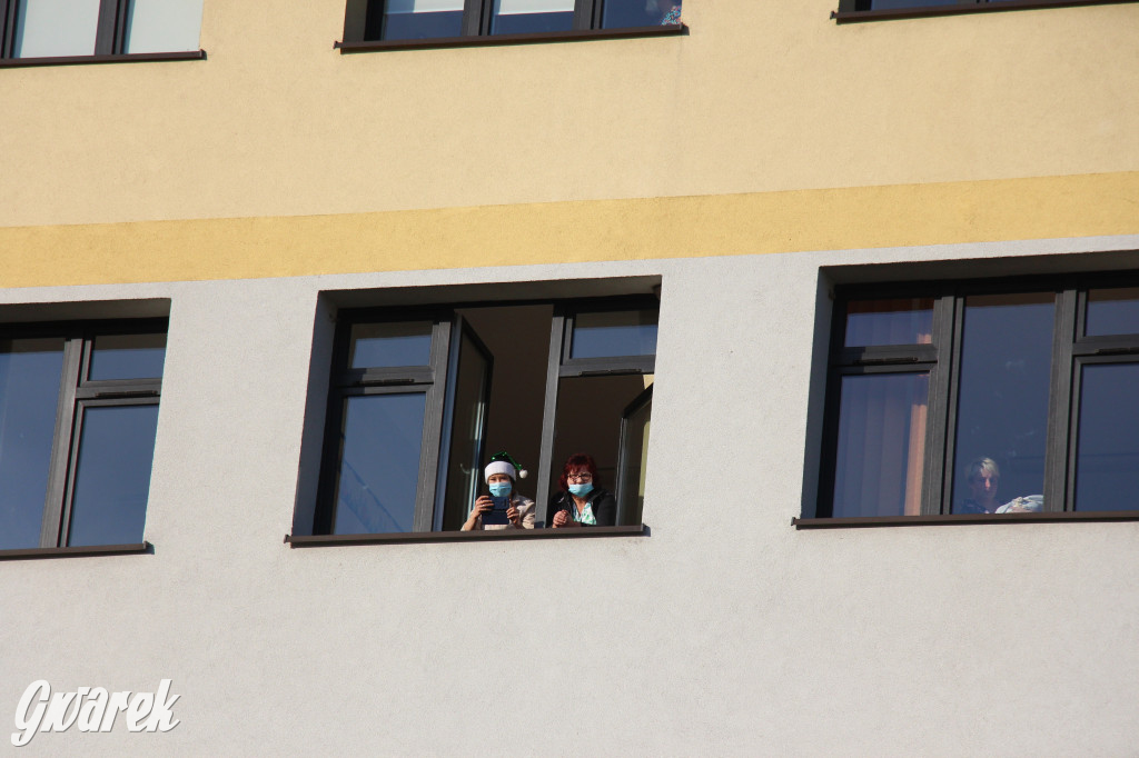 5620 pierników, kolędy pod szpitalem i św. Mikołaj w bryczce