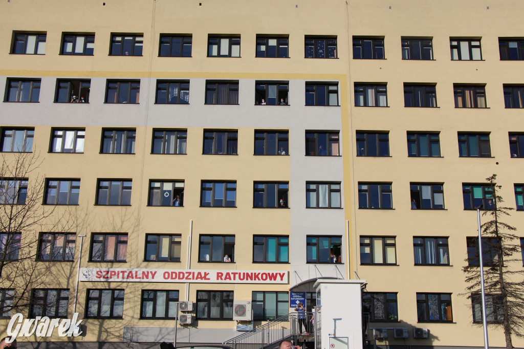 5620 pierników, kolędy pod szpitalem i św. Mikołaj w bryczce