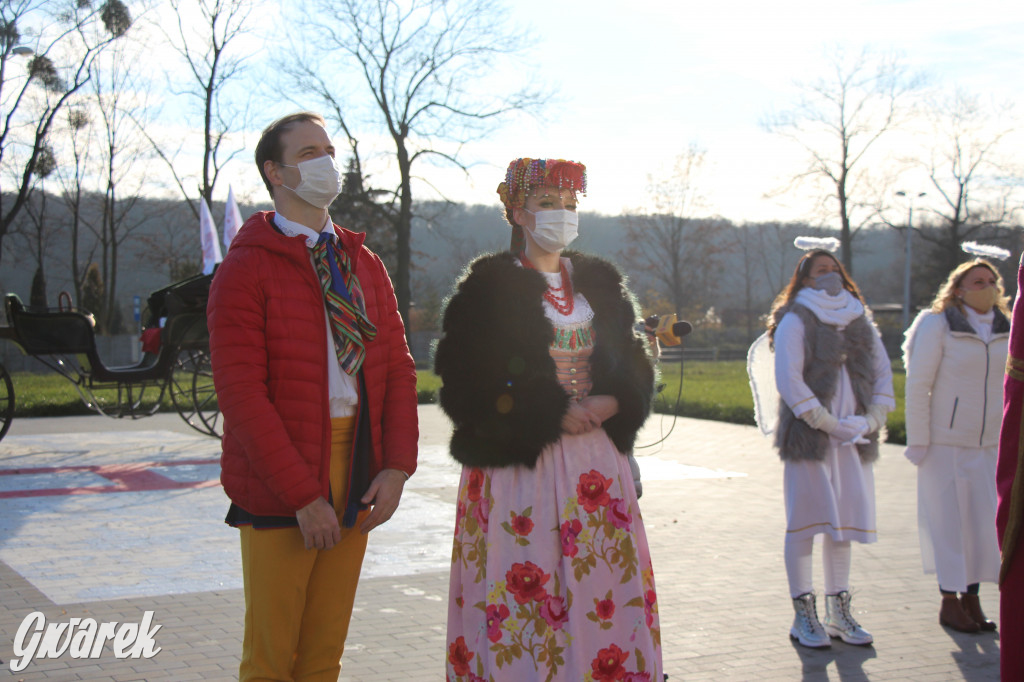 5620 pierników, kolędy pod szpitalem i św. Mikołaj w bryczce