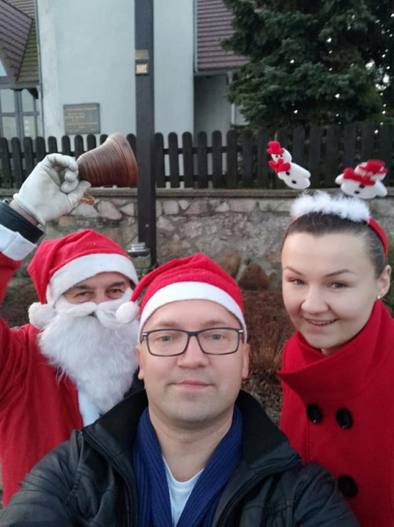 Mikołaj ruszył w trasę i rozdawał podarki