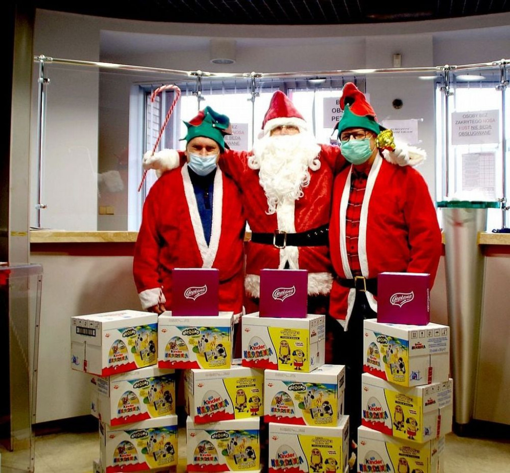 Mikołaj ruszył w trasę i rozdawał podarki