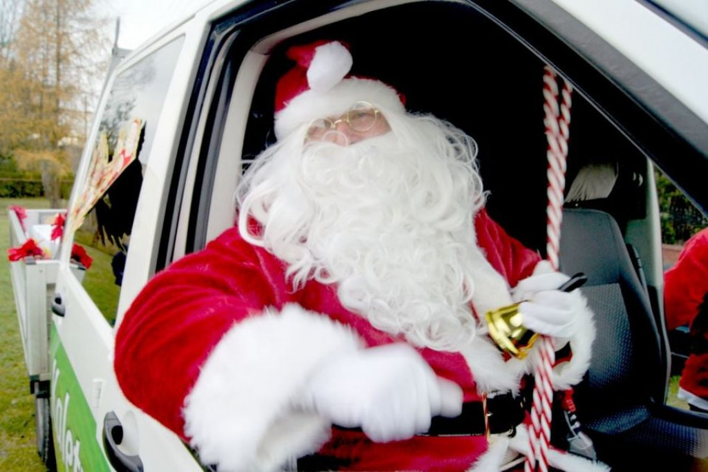 Mikołaj ruszył w trasę i rozdawał podarki