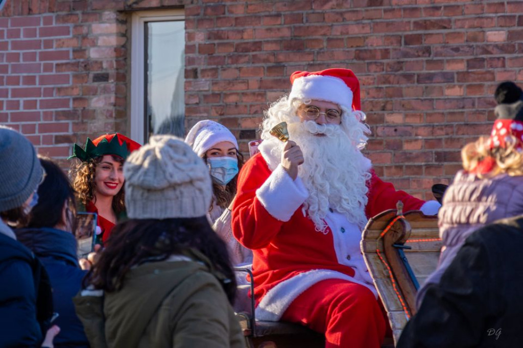 Mikołaj ruszył w trasę i rozdawał podarki