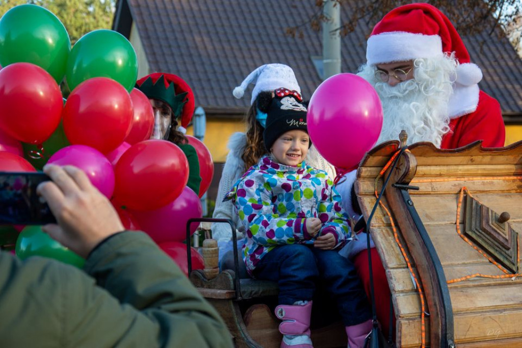 Mikołaj ruszył w trasę i rozdawał podarki