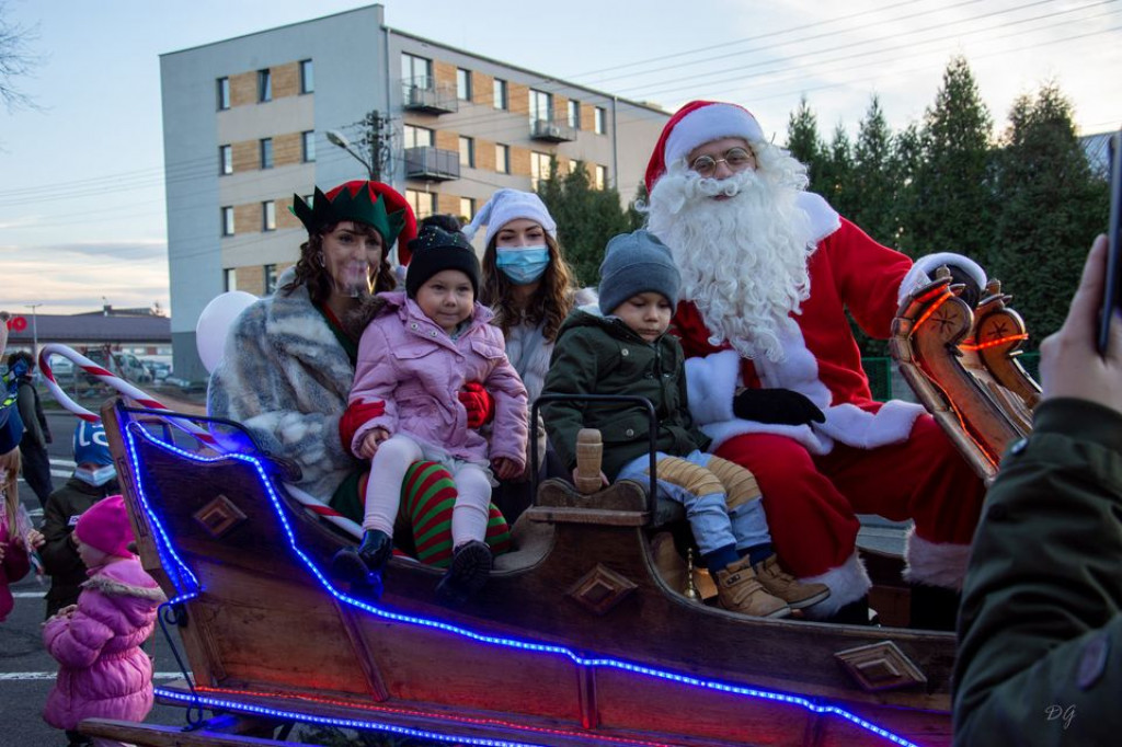 Mikołaj ruszył w trasę i rozdawał podarki