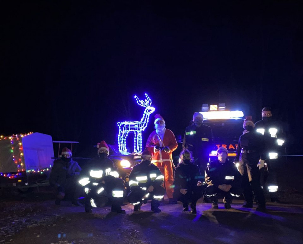 Mikołaj ruszył w trasę i rozdawał podarki