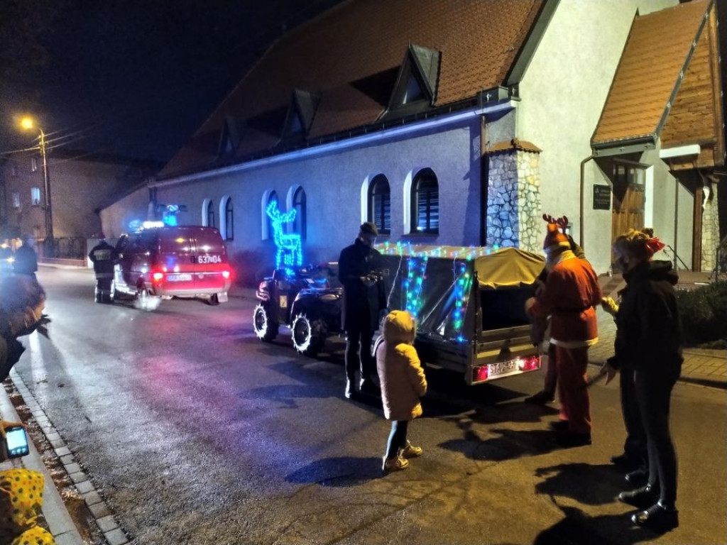 Mikołaj ruszył w trasę i rozdawał podarki