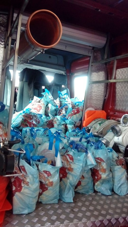 Mikołaj ruszył w trasę i rozdawał podarki