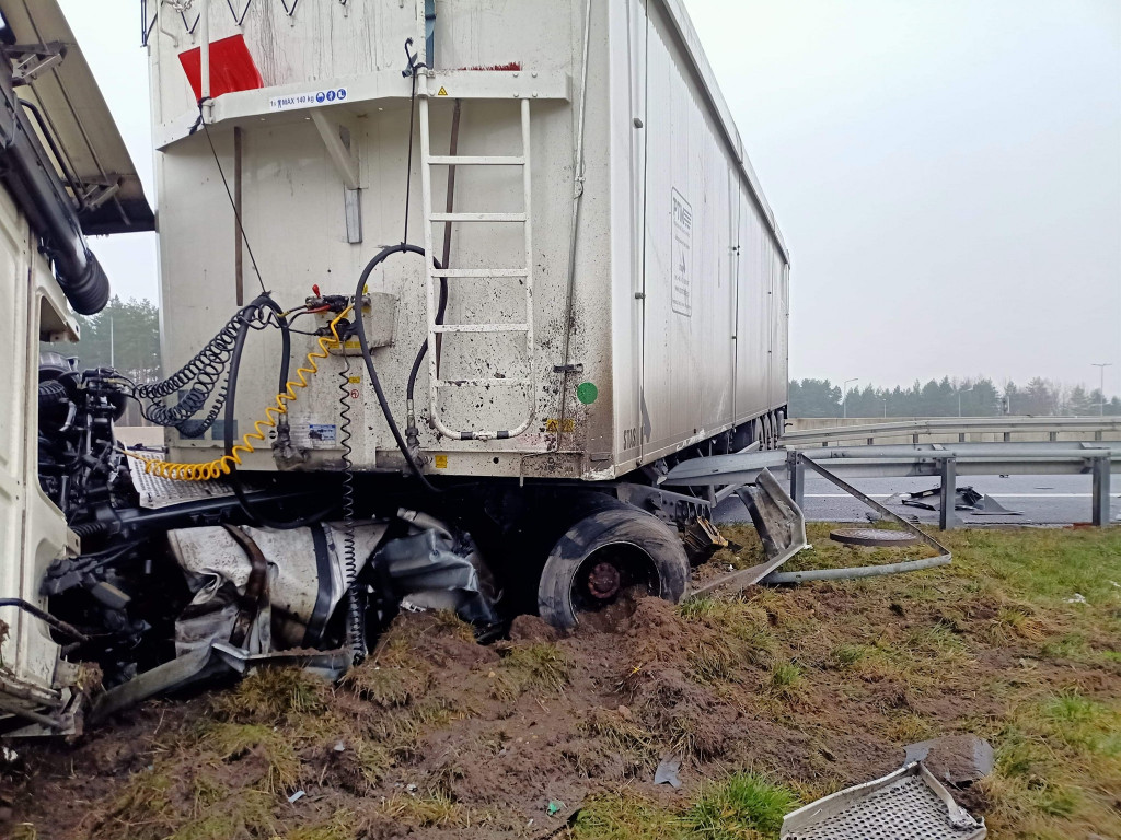 Czołowe zderzenie na drodze ekspresowej S1