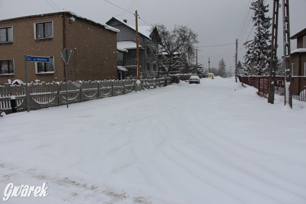 Rekordowe opady śniegu. Czy po waszej ulicy jechał już pług?