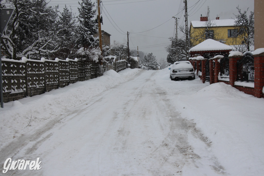 Rekordowe opady śniegu. Czy po waszej ulicy jechał już pług?