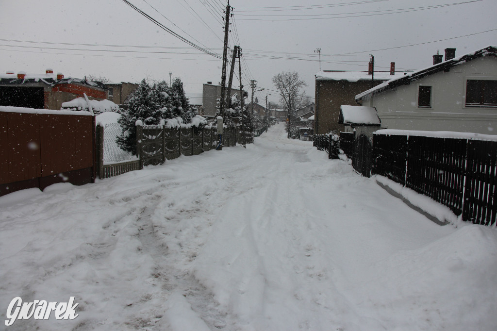 Rekordowe opady śniegu. Czy po waszej ulicy jechał już pług?