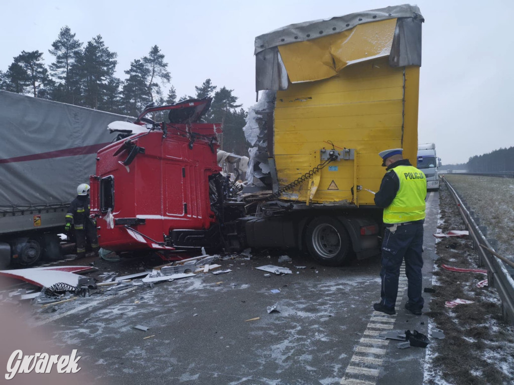 Zderzenie dwóch tirów na autostradzie A1