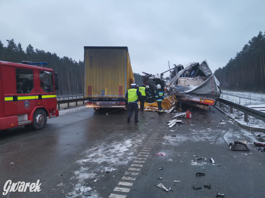Zderzenie dwóch tirów na autostradzie A1
