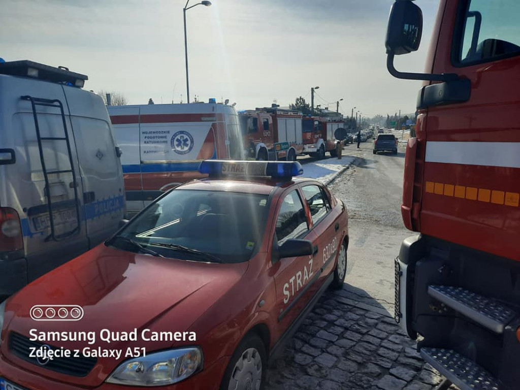 Dachowanie na rondzie. Kierowca był pijany