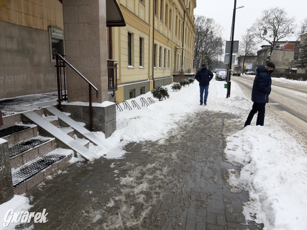 Przejście po chodnikach prawdziwym wyzwaniem