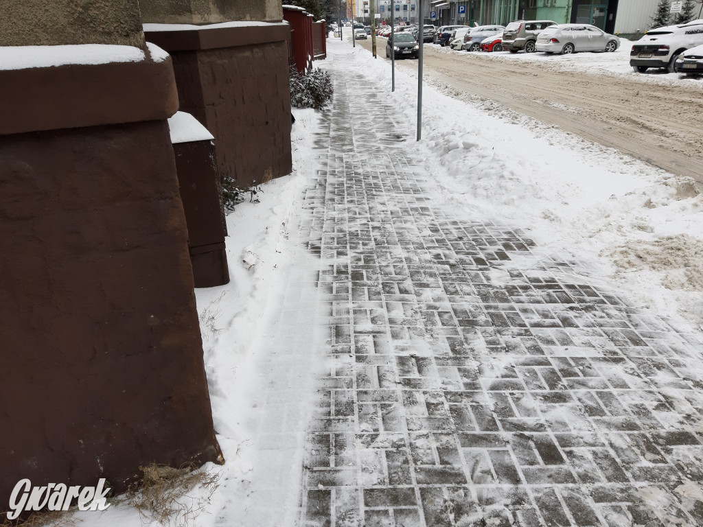 Przejście po chodnikach prawdziwym wyzwaniem