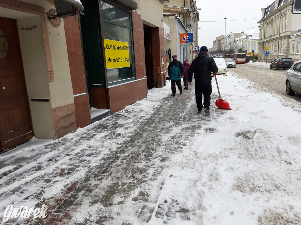 Przejście po chodnikach prawdziwym wyzwaniem