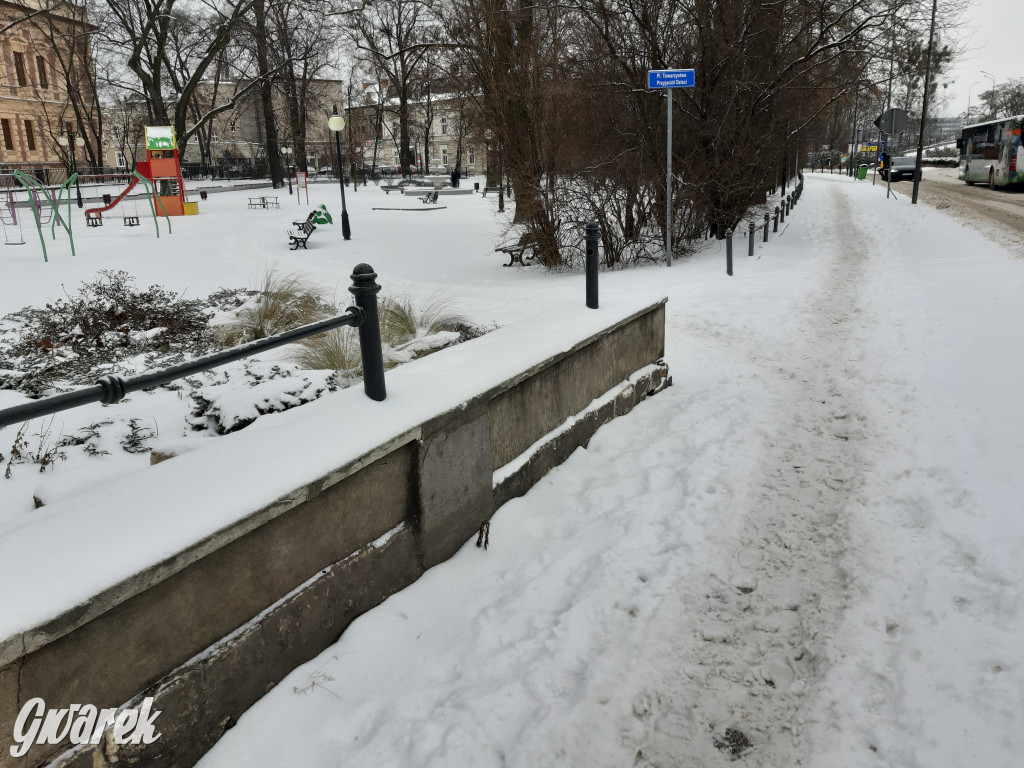 Przejście po chodnikach prawdziwym wyzwaniem