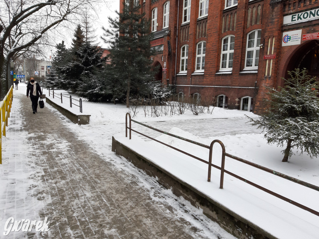 Przejście po chodnikach prawdziwym wyzwaniem