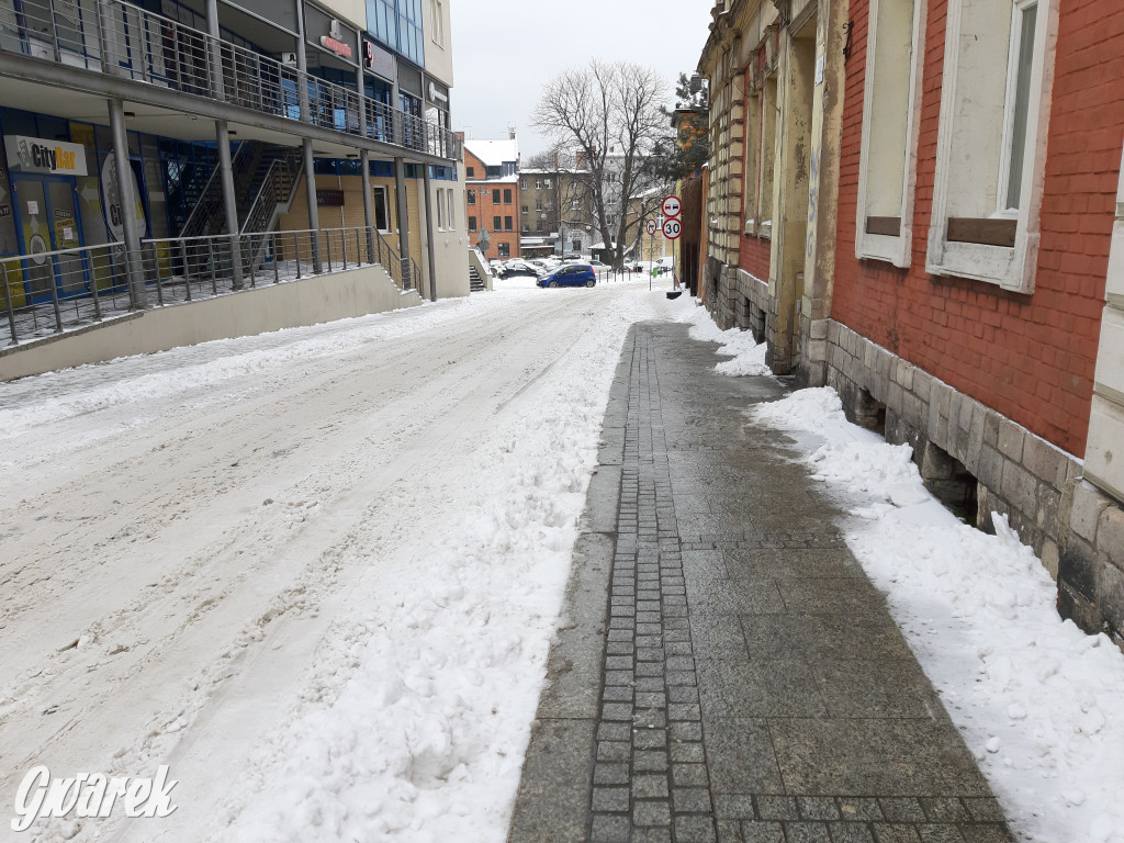 Przejście po chodnikach prawdziwym wyzwaniem