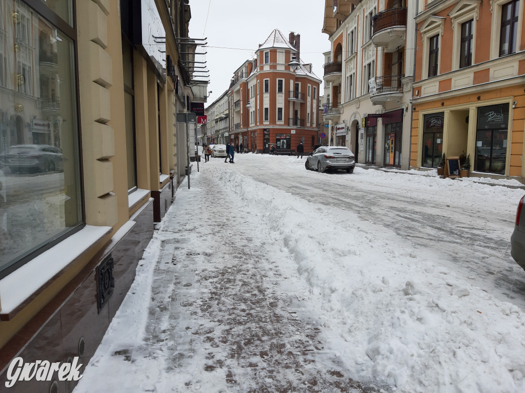 Przejście po chodnikach prawdziwym wyzwaniem