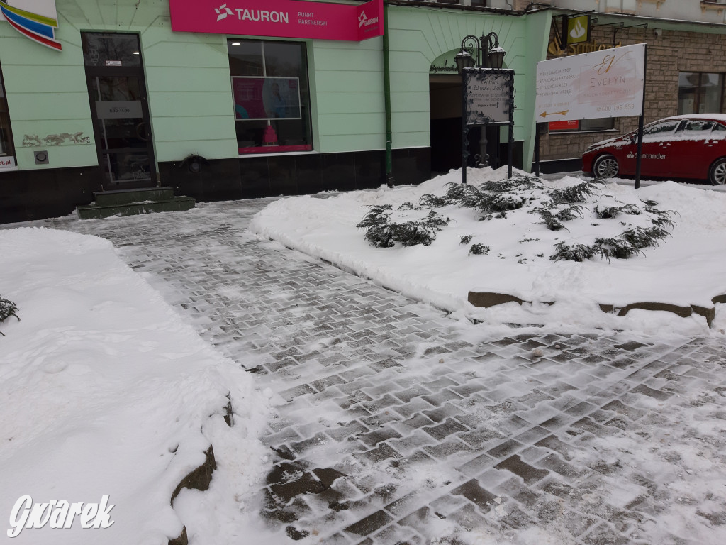 Przejście po chodnikach prawdziwym wyzwaniem