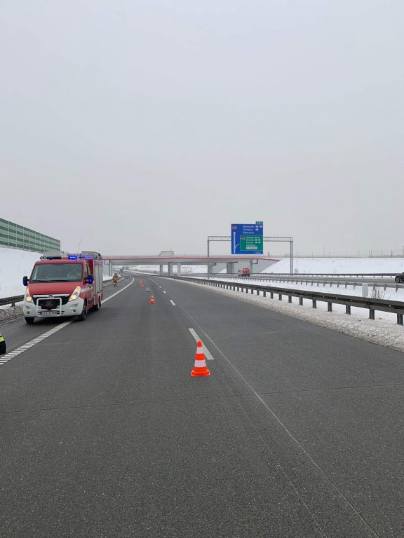 Na A1 samochód uderzył w bariery energochłonne