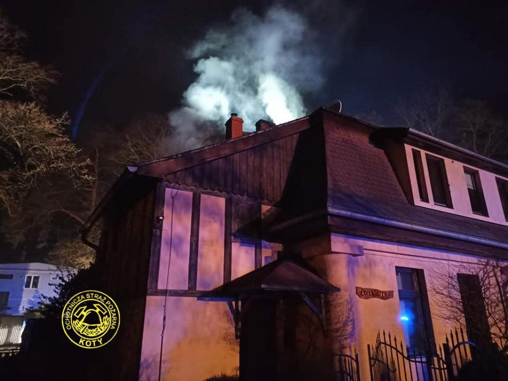 Strażacy uratowali z pożaru cztery osoby