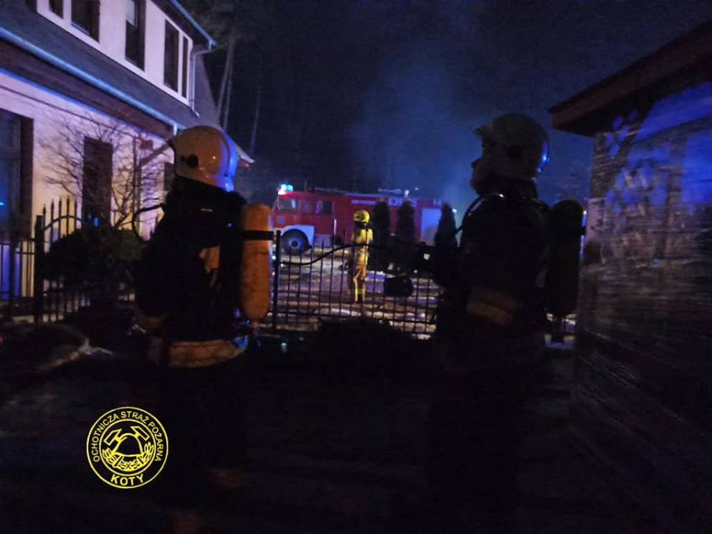 Strażacy uratowali z pożaru cztery osoby