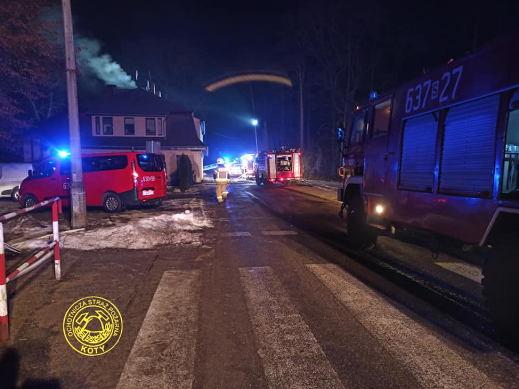 Strażacy uratowali z pożaru cztery osoby