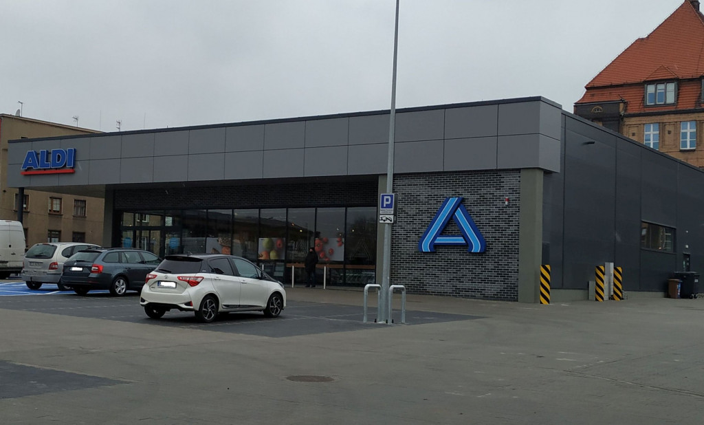 Centrum przesiadkowe, McDonald's, Aldi, Vendo Park