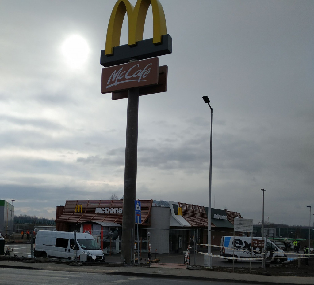 Centrum przesiadkowe, McDonald's, Aldi, Vendo Park