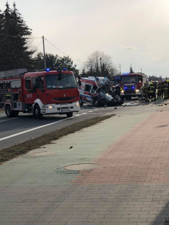 Zderzenie karetki z tirem. Zginął młody ratownik
