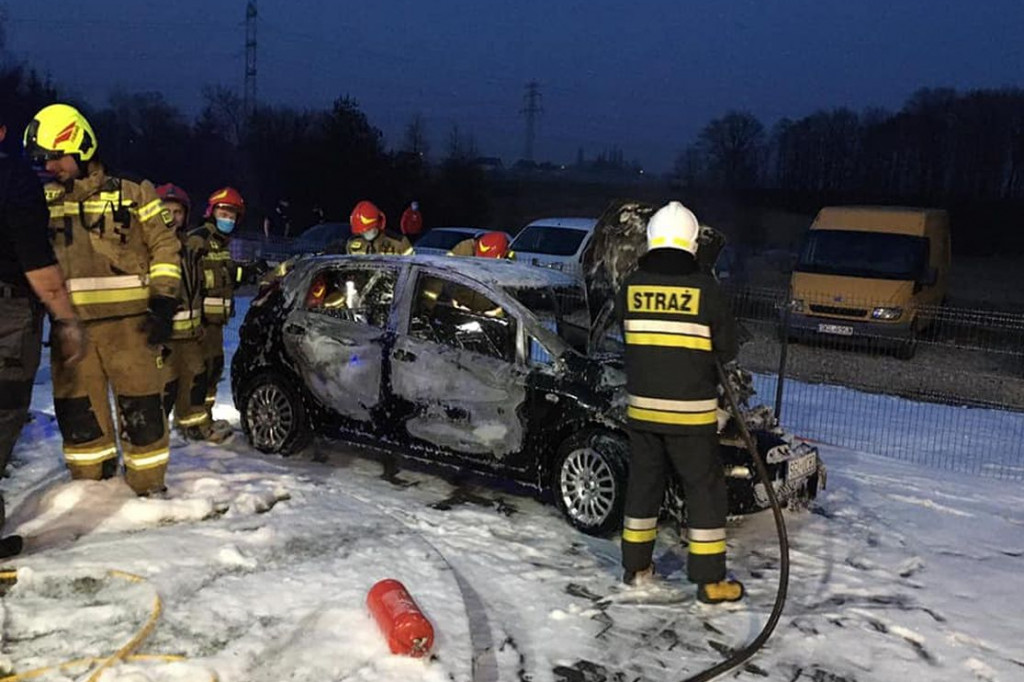 Pożar samochodu w Karchowicach