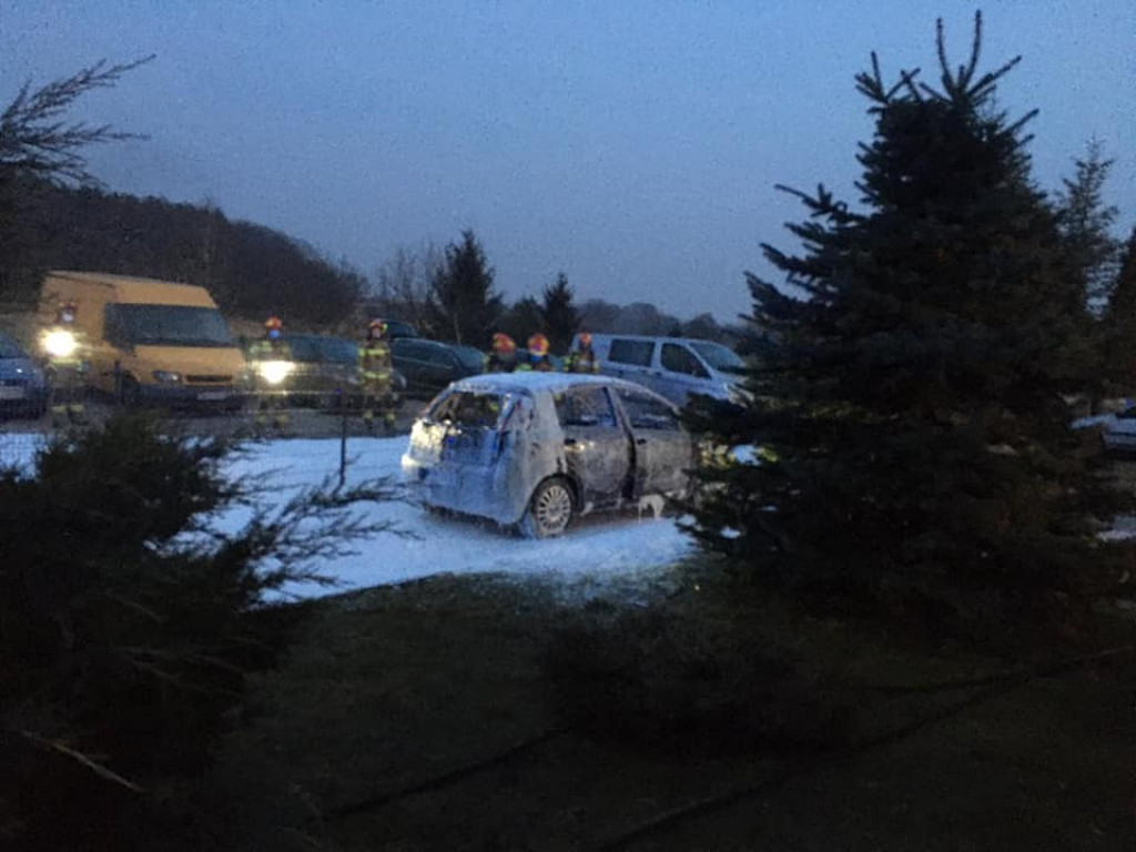 Pożar samochodu w Karchowicach