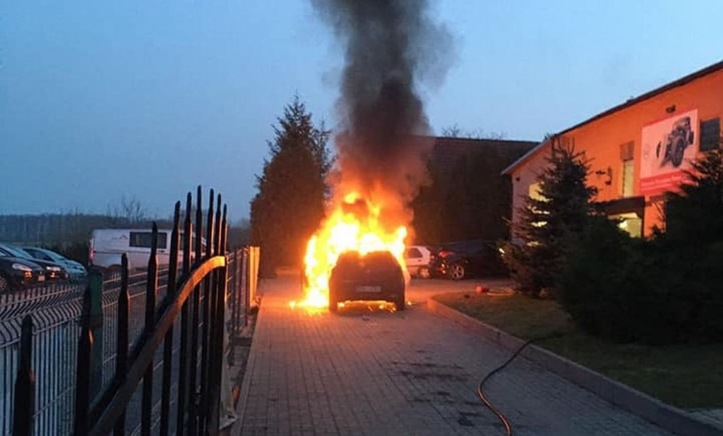 Pożar samochodu w Karchowicach