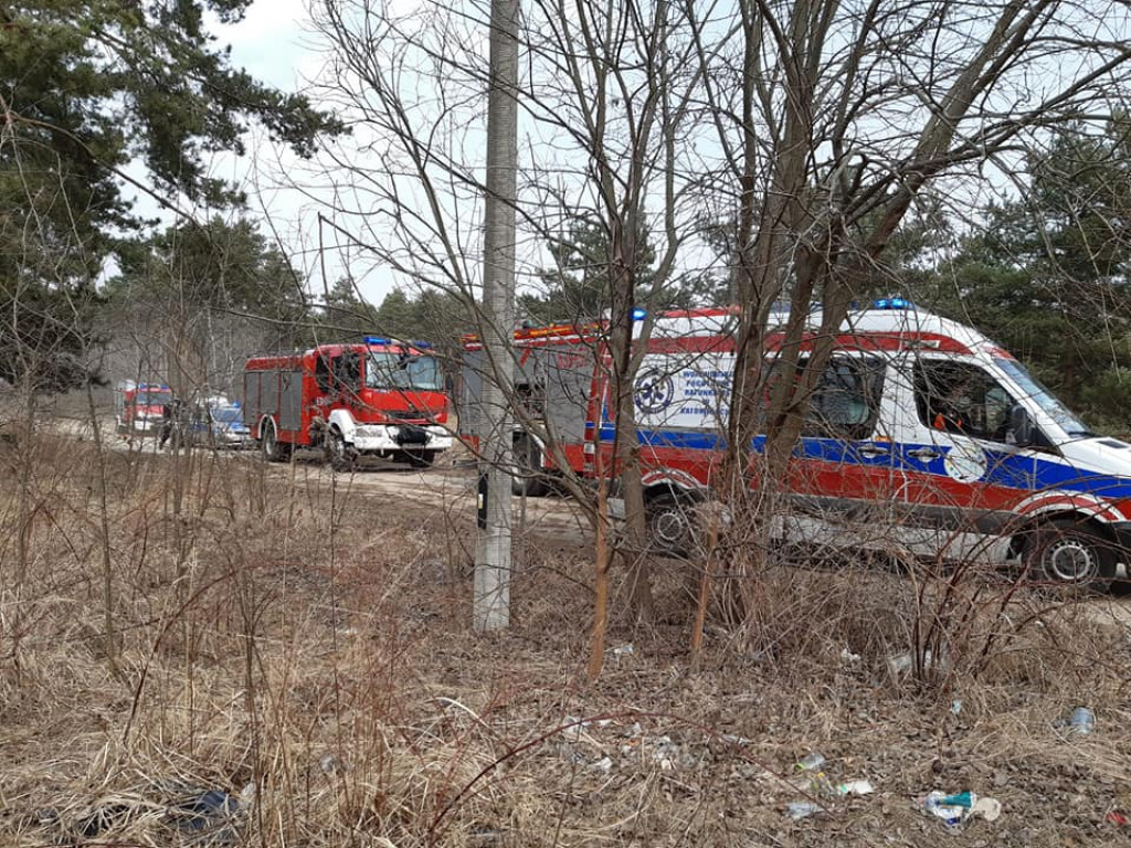 Weekend na drogach. Dachowanie, samochód w rowie i zderzenie