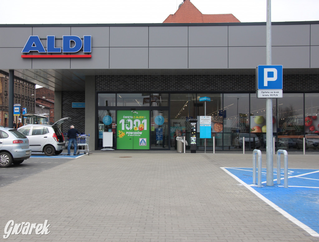 Nowy McDonald's już otwarty. Obok rośnie Vendo Park z Biedronką