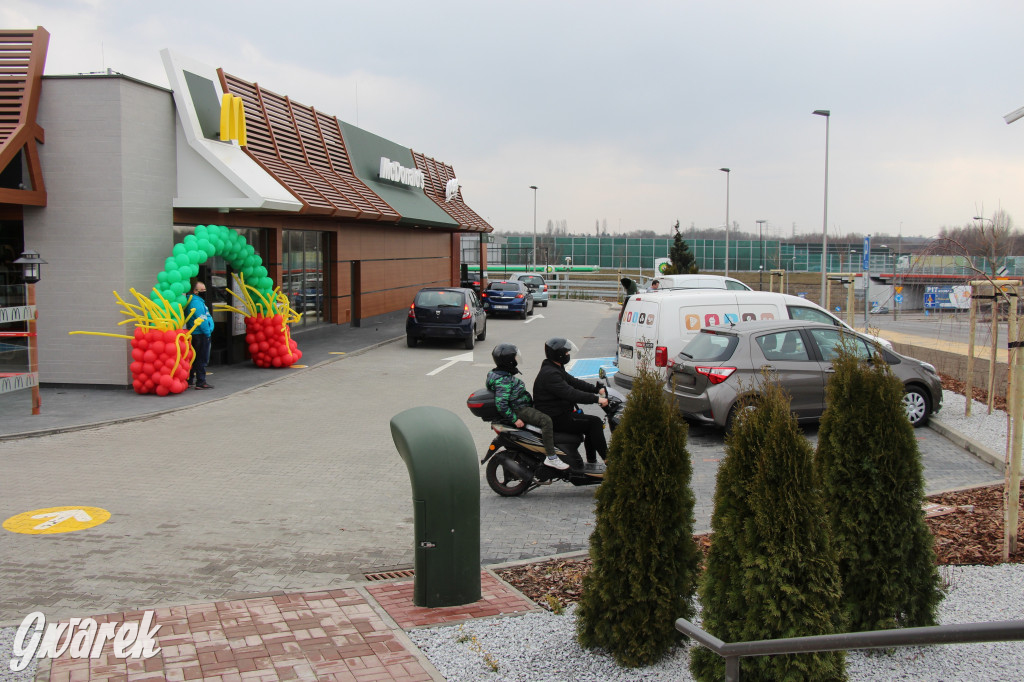Nowy McDonald's już otwarty. Obok rośnie Vendo Park z Biedronką