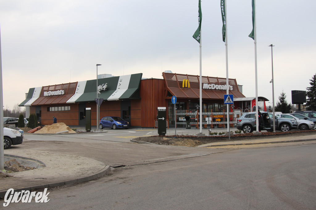 Nowy McDonald's już otwarty. Obok rośnie Vendo Park z Biedronką