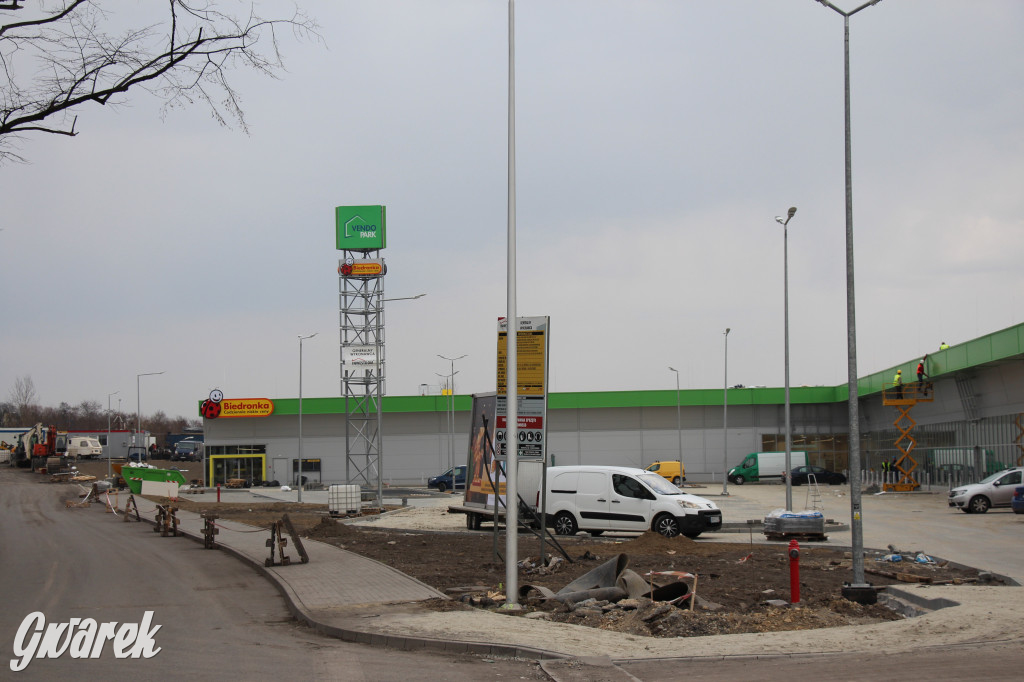 Nowy McDonald's już otwarty. Obok rośnie Vendo Park z Biedronką